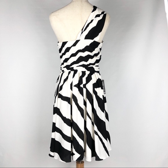 NEW Express Zebra Stripe One-Shoulder Dress Size 8 - Picture 2 of 6
